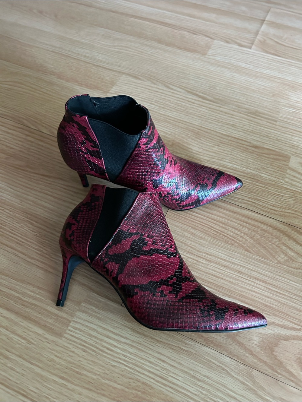 Shoe Republic LA Red Faux Leather Snake Skin Print Booties Size 5.5